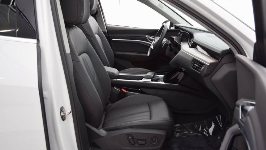 2019 Audi e-tron WA1LAAGE0KB024107