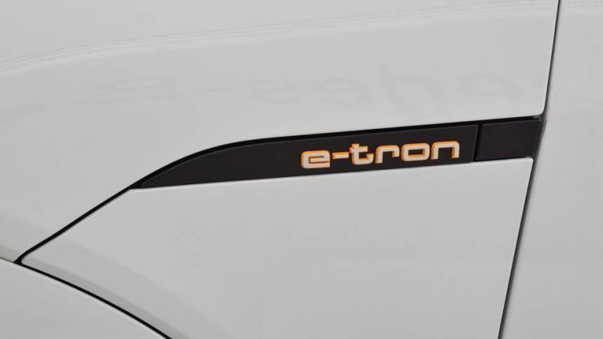 2019 Audi e-tron WA1LAAGE0KB024107