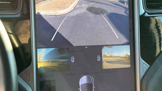 2018 Tesla Model X 5YJXCAE22JF114011