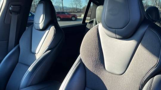 2018 Tesla Model X 5YJXCAE22JF114011