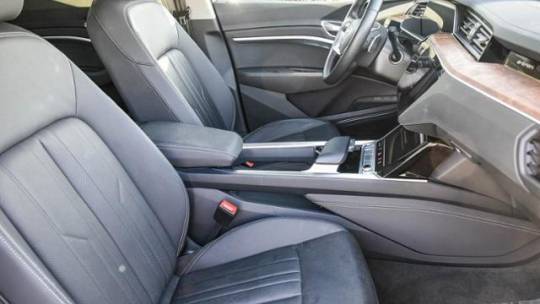 2019 Audi e-tron WA1LAAGE0KB021451