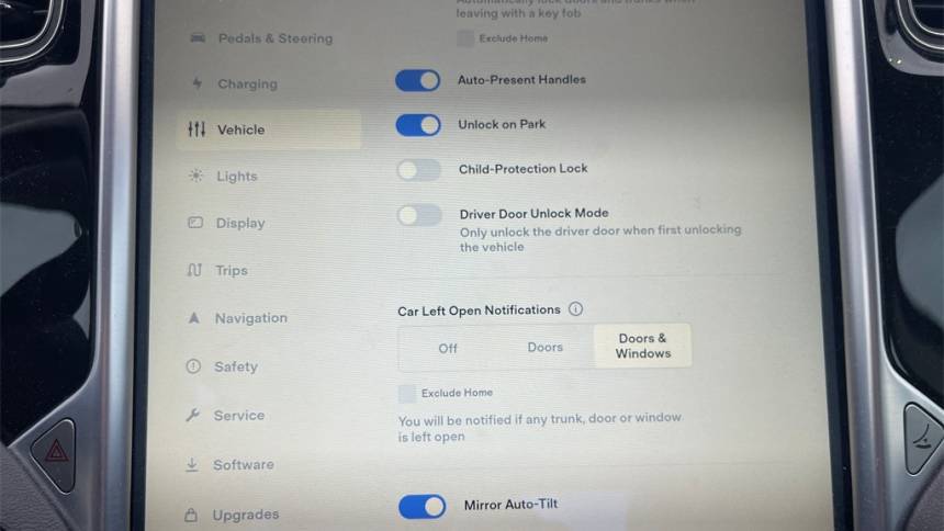 2013 Tesla Model S 5YJSA1DN4DFP13427