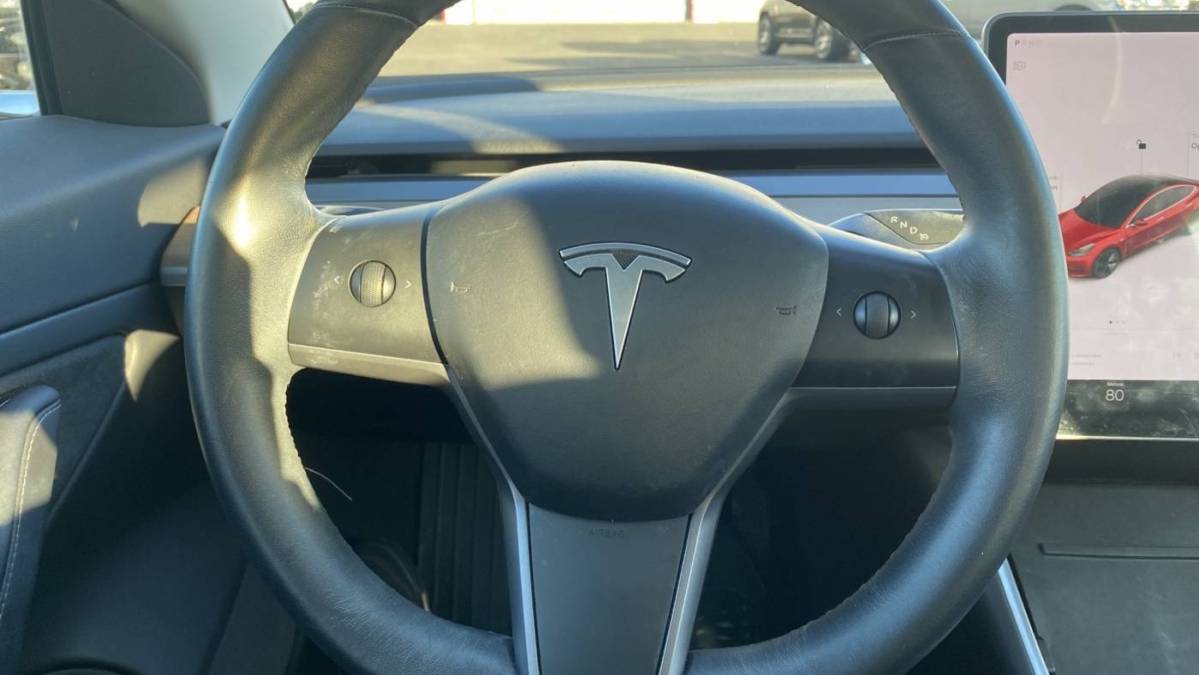 2018 Tesla Model 3 5YJ3E1EAXJF039137