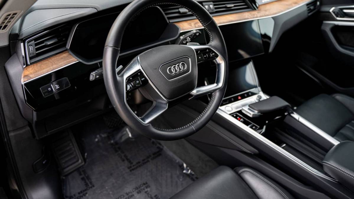 2019 Audi e-tron WA1VABGE1KB020985