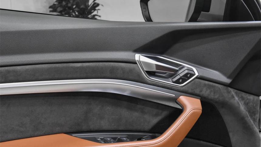 2019 Audi e-tron WA1VABGEXKB014831