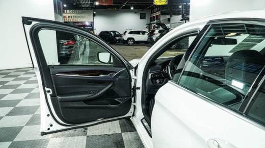 2019 BMW 5 Series WBAJB1C52KB376652