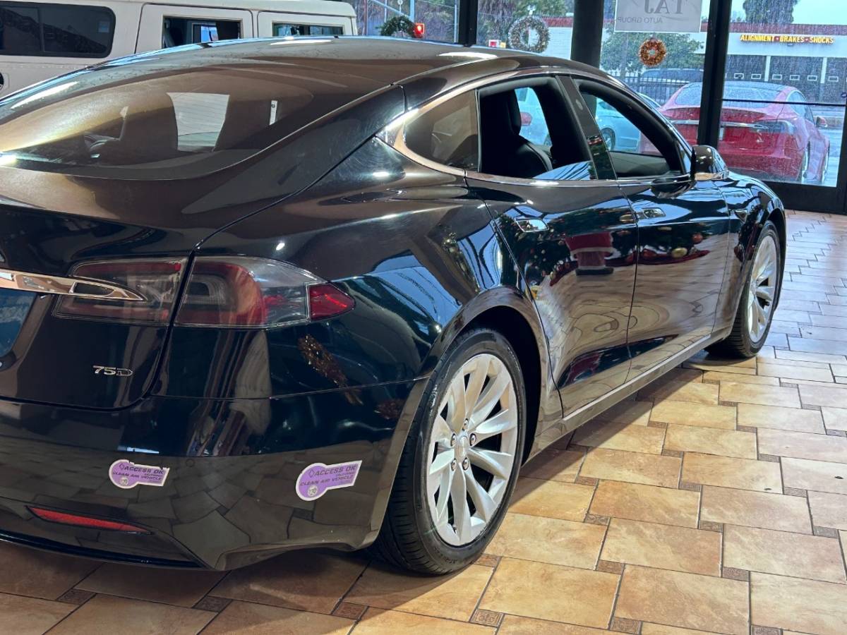 2018 Tesla Model S 5YJSA1E2XJF281541