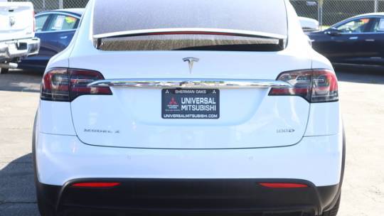 2018 Tesla Model X 5YJXCBE23JF124357