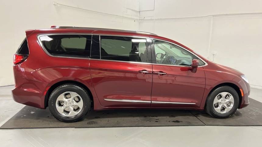 2018 Chrysler Pacifica Hybrid 2C4RC1L74JR218141