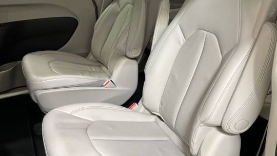 2018 Chrysler Pacifica Hybrid 2C4RC1L74JR218141