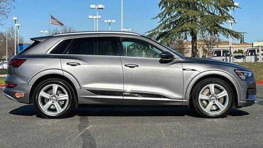 2019 Audi e-tron WA1LAAGE4KB010291