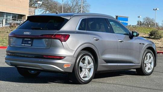 2019 Audi e-tron WA1LAAGE4KB010291