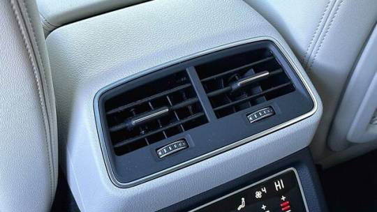 2019 Audi e-tron WA1LAAGE4KB010291