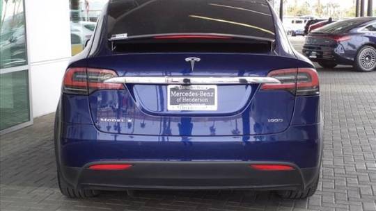 2018 Tesla Model X 5YJXCBE27JF087457