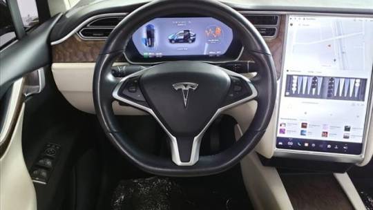 2018 Tesla Model X 5YJXCBE27JF087457