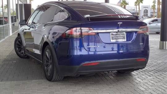 2018 Tesla Model X 5YJXCBE27JF087457