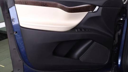 2018 Tesla Model X 5YJXCBE27JF087457