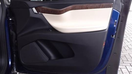 2018 Tesla Model X 5YJXCBE27JF087457