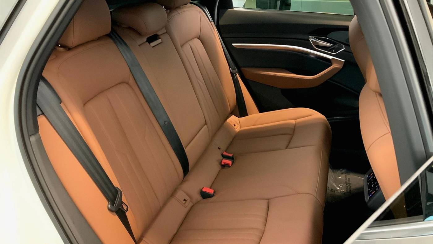 2019 Audi e-tron WA1LAAGE4KB024837