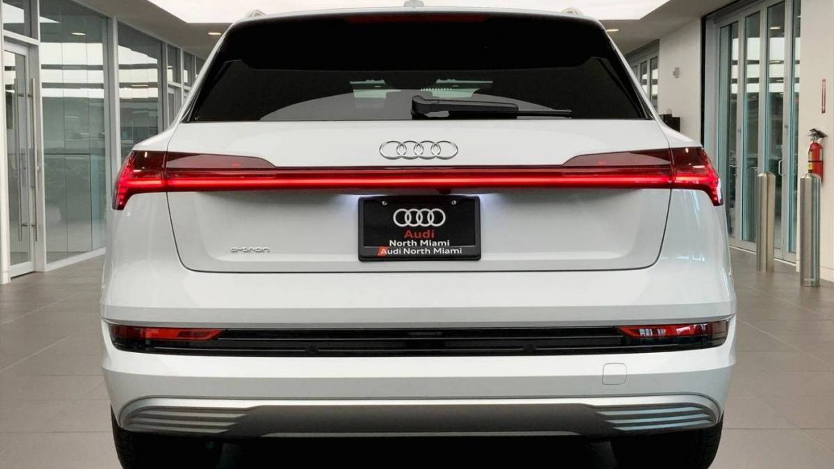 2019 Audi e-tron WA1LAAGE4KB024837