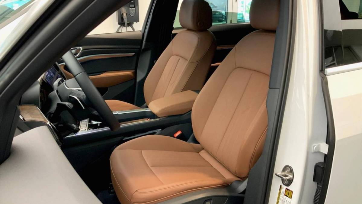 2019 Audi e-tron WA1LAAGE4KB024837