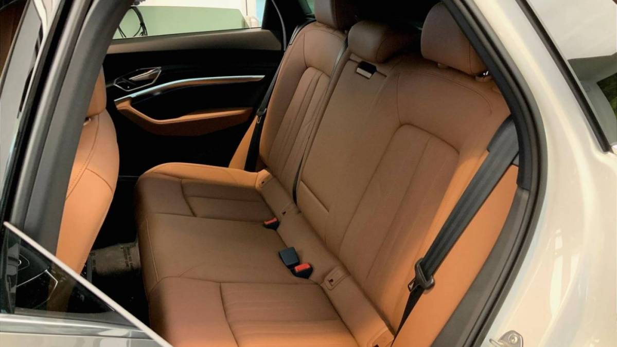 2019 Audi e-tron WA1LAAGE4KB024837