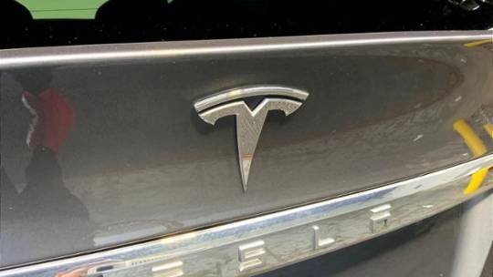 2018 Tesla Model X 5YJXCBE29JF103335