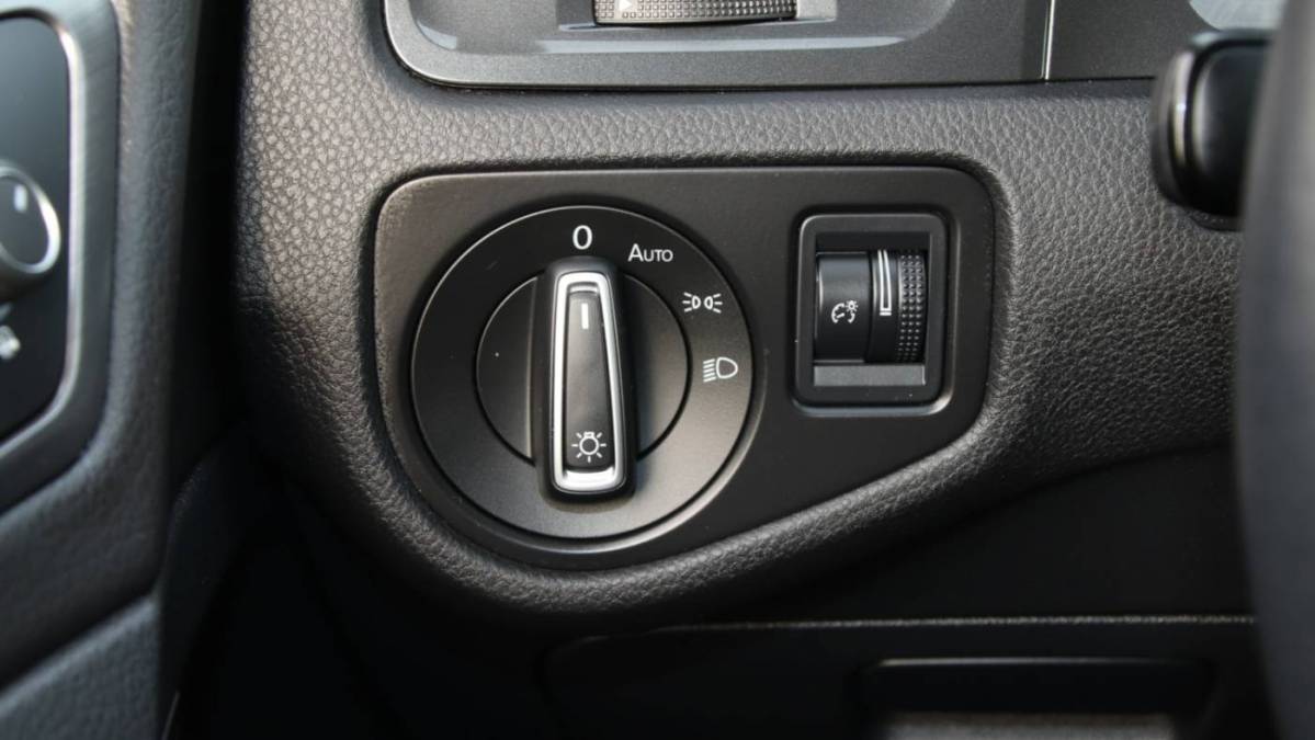 2019 Volkswagen e-Golf WVWKR7AU3KW913215