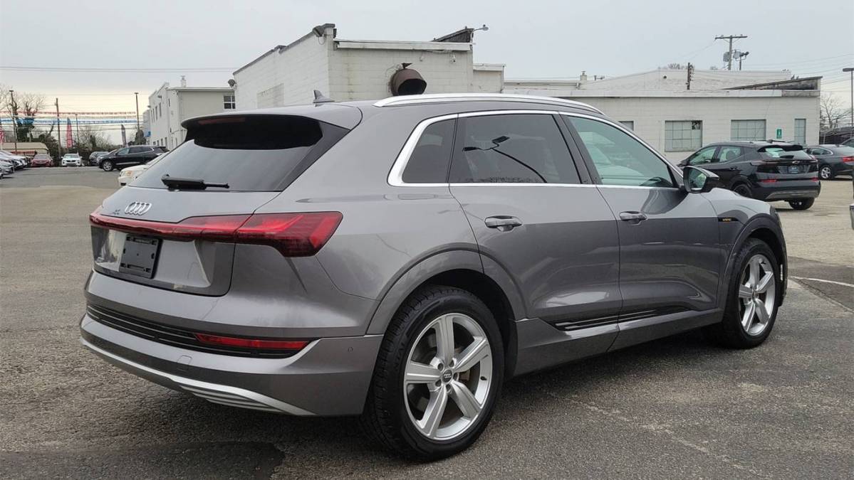 2019 Audi e-tron WA1VAAGE2KB014624