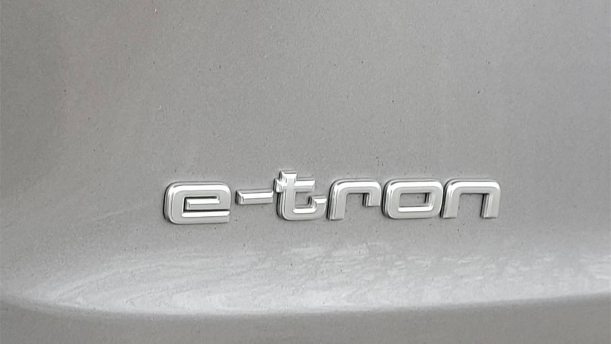 2019 Audi e-tron WA1VAAGE2KB014624