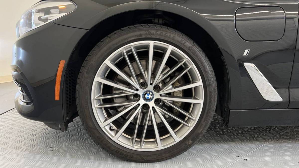 2019 BMW 5 Series WBAJA9C59KB392767