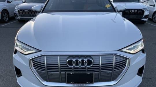 2019 Audi e-tron WA1VABGE3KB017327