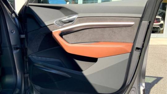 2019 Audi e-tron WA1VAAGE2KB017572