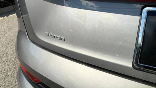 2019 Audi e-tron WA1VAAGE2KB017572