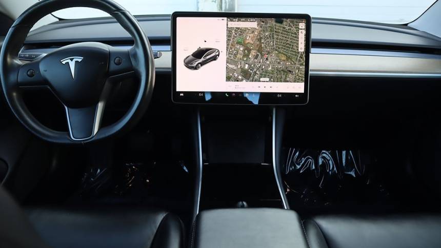 2018 Tesla Model 3 5YJ3E1EB5JF145472
