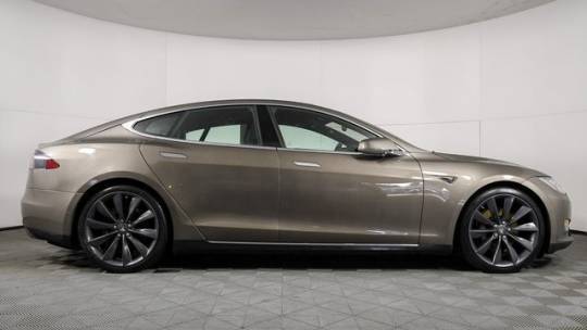 2015 Tesla Model S 5YJSA1E20FF117495