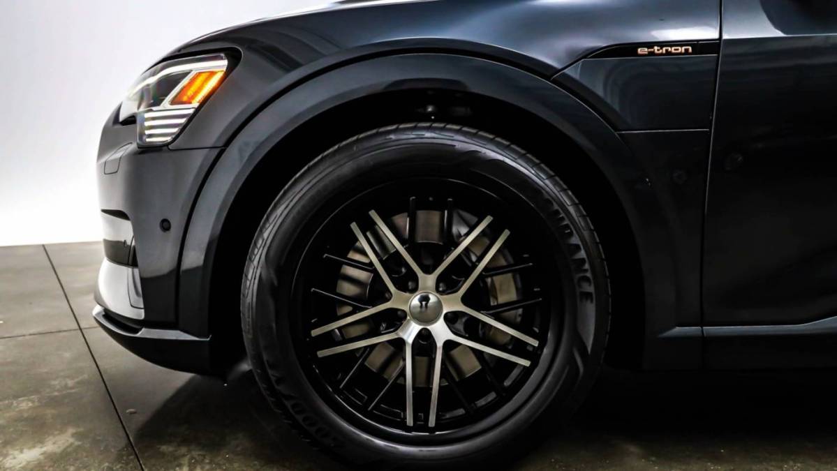 2019 Audi e-tron WA1LAAGE6KB024337