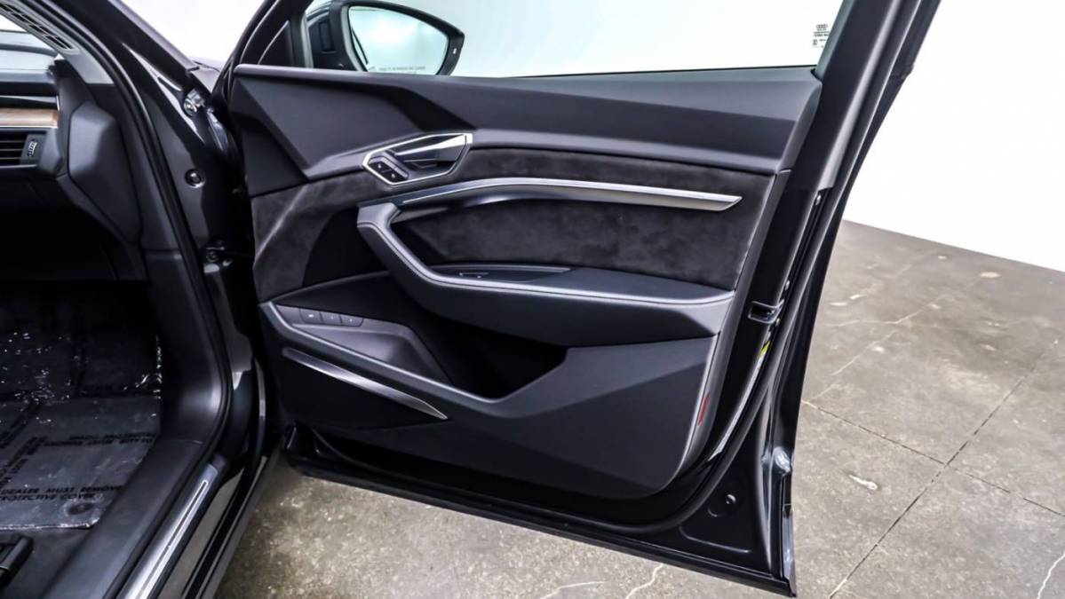 2019 Audi e-tron WA1VABGE5KB024733