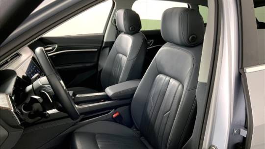 2019 Audi e-tron WA1LAAGE9KB023196