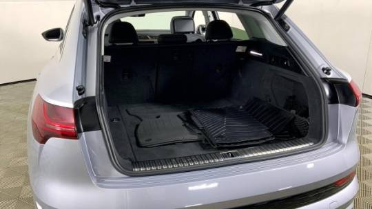 2019 Audi e-tron WA1LAAGE9KB023196