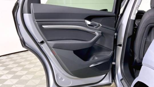 2019 Audi e-tron WA1LAAGE9KB023196