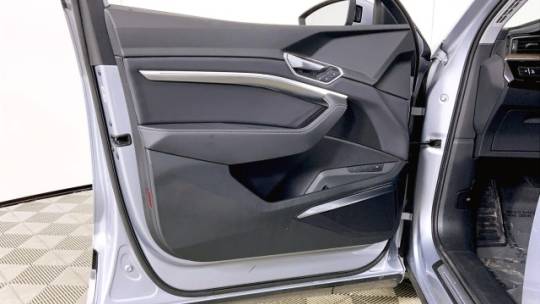 2019 Audi e-tron WA1LAAGE9KB023196