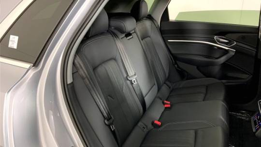 2019 Audi e-tron WA1LAAGE9KB023196