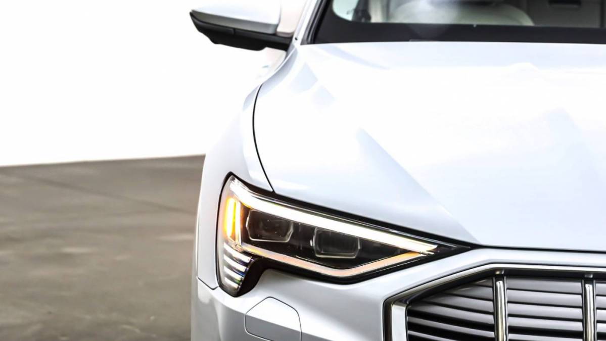 2019 Audi e-tron WA1LAAGE8KB023657