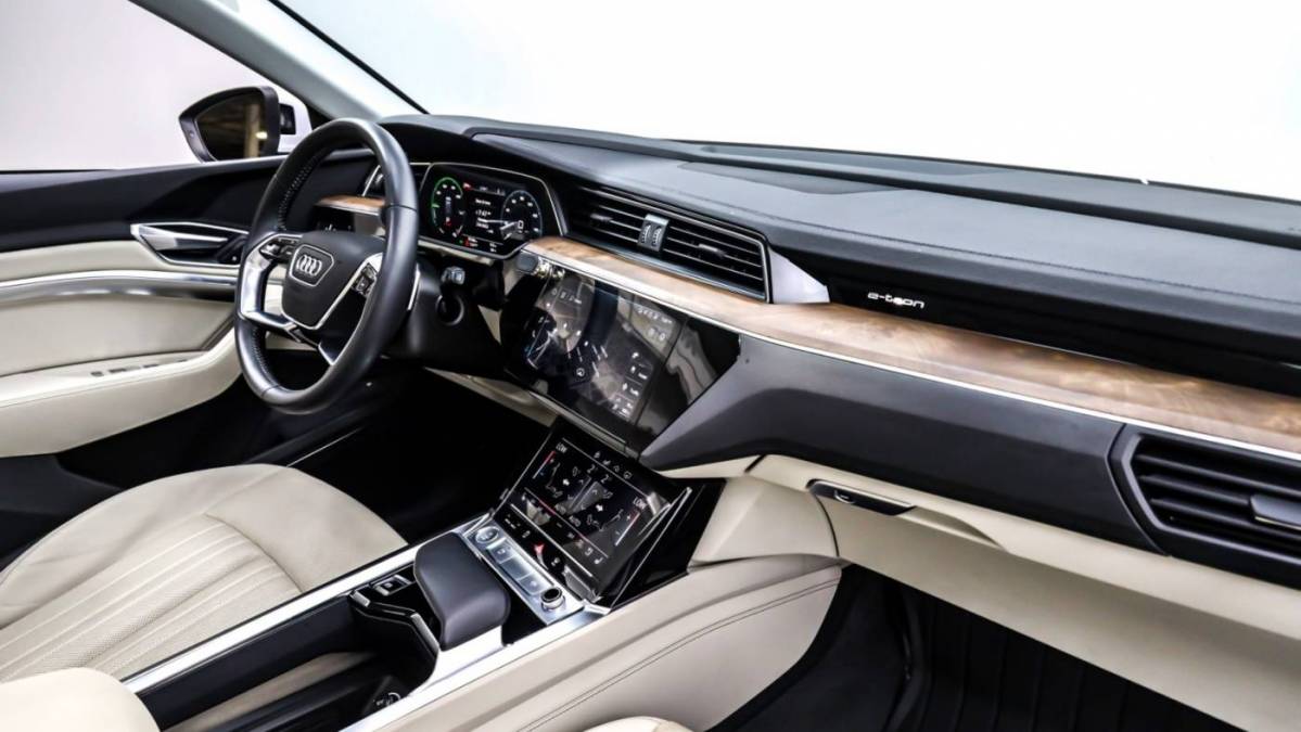 2019 Audi e-tron WA1LAAGE8KB023657