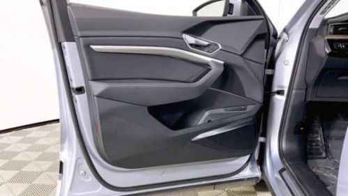 2019 Audi e-tron WA1LAAGE9KB023196