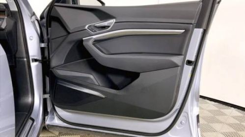 2019 Audi e-tron WA1LAAGE9KB023196