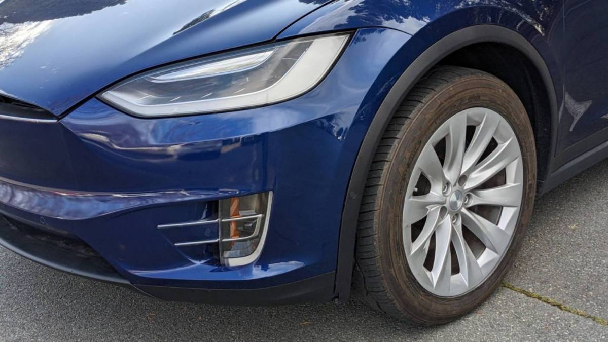 2017 Tesla Model X 5YJXCBE22HF040525
