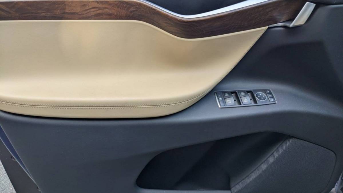 2017 Tesla Model X 5YJXCBE22HF040525