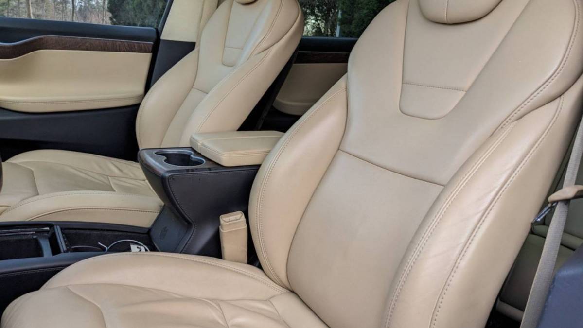 2017 Tesla Model X 5YJXCBE22HF040525